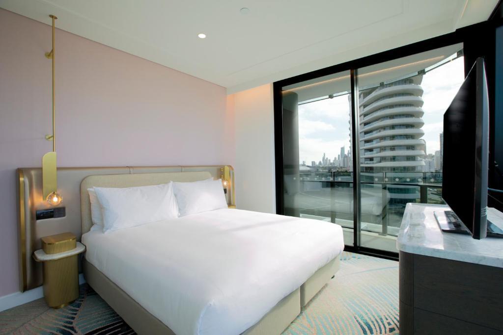 Dorsett Gold Coast Otel Dış mekan fotoğraf